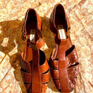 Etienne Aigner Woman’s brown leather shoes